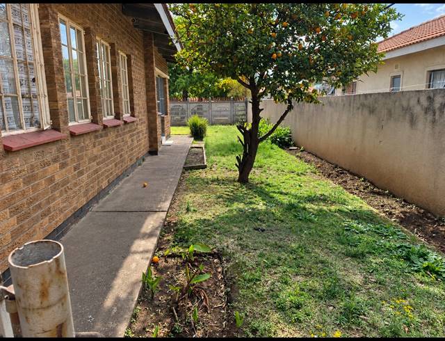 3 BEDROOM HOUSE FOR SALE IN VANDERBIJLPARK CE 2